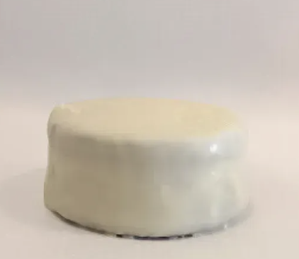 Chocolate, relleno de dulce de leche, baño de chocolate blanco.